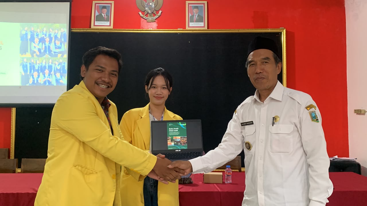 Mahasiswa KKN UNNES GIAT 16 Susun Buku Profil Desa Cukil sebagai Media Informasi Potensi dan Kondisi Desa